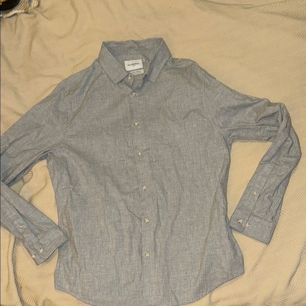 Men's Gray Button-Up Shirt